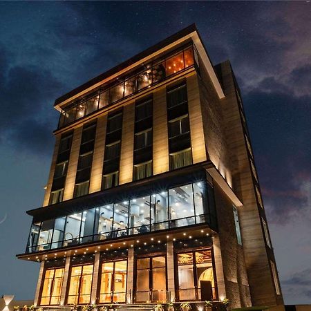Clarion Hotel Epicure Dehradun Esterno foto