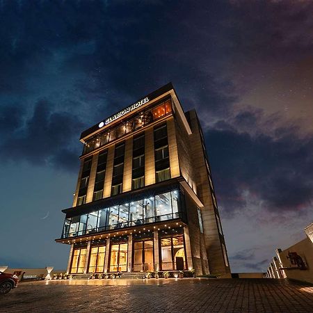 Clarion Hotel Epicure Dehradun Esterno foto