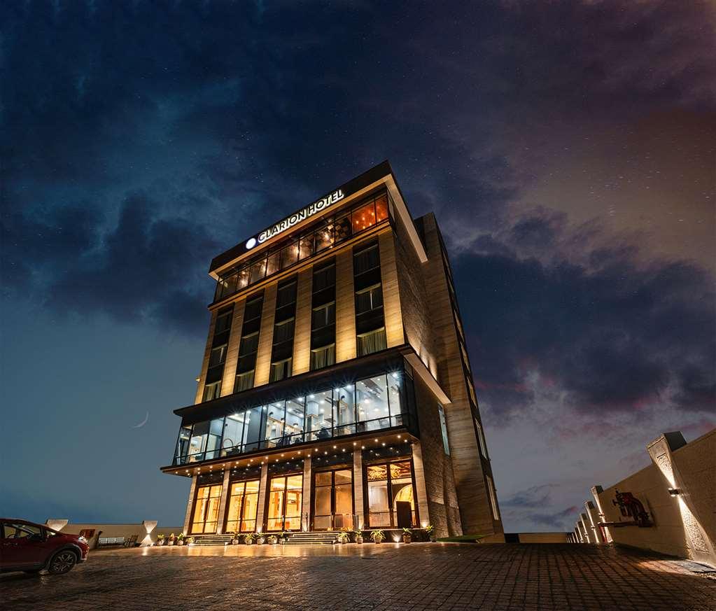 Clarion Hotel Epicure Dehradun Esterno foto